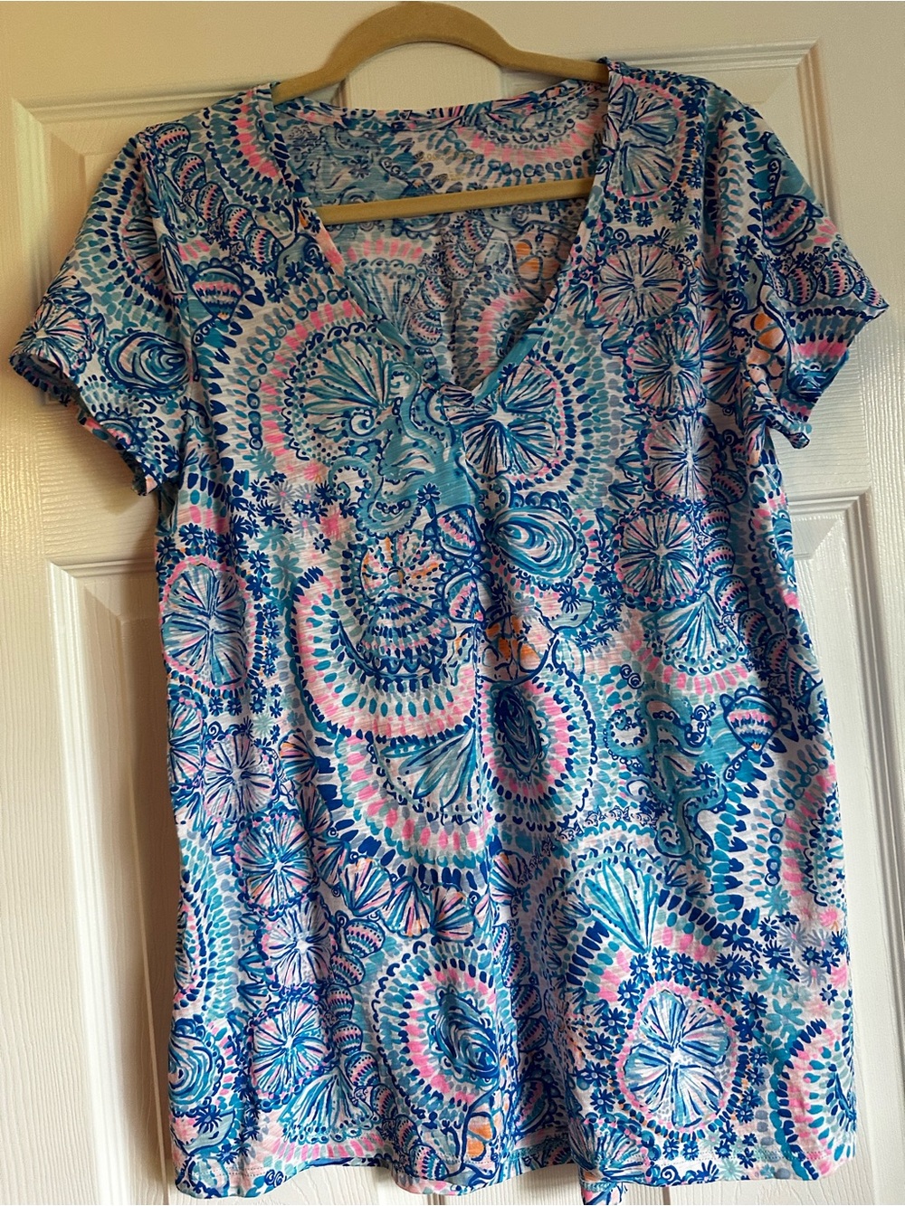 Lilly Pulitzer Blue Turquoise Pink Short-Sleeve V-Neck Tee